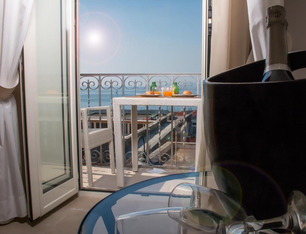 La Dimora Dei Borboni Hotel Portici Bagian luar foto